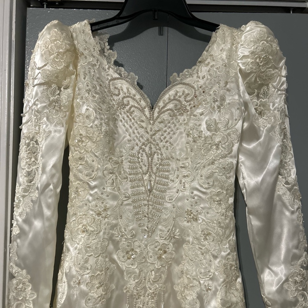 Vintage Wedding Dress - Picture 1 of 6